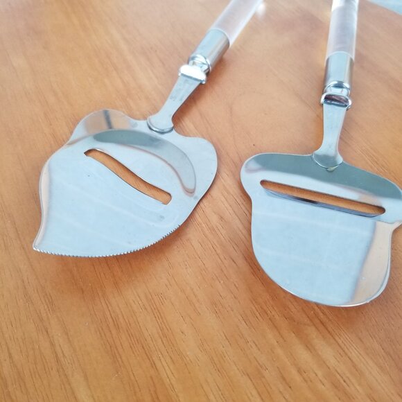Vintage Serving Set Clear Lucite Handles 2-Piece Cheese Slicer Stainless Steel - Picture 4 of 7